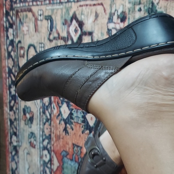 Bear Traps size 11 taupe leather clogs euc - Picture 2 of 9